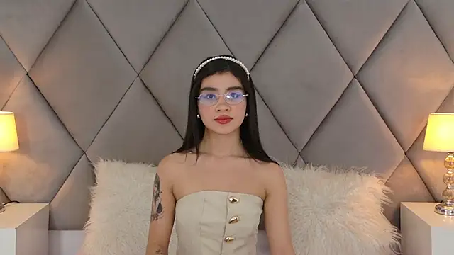 OliviaDiaz online show from May 17, 2026, 8:09 pm