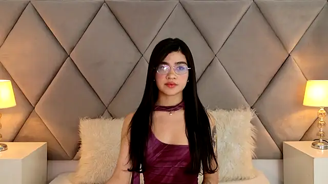 OliviaDiaz online show from April 27, 2026, 8:29 pm