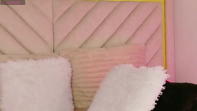 sweett melodyy online show from July 23, 2026, 8:05 pm