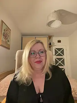 JanieLight53 online show from May 21, 2026, 8:17 pm