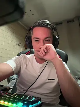 Cr1sXPorn online show from March 8, 2026, 3:32 am