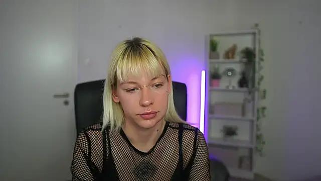 NadiaTiger18 online show from March 9, 2026, 7:50 pm