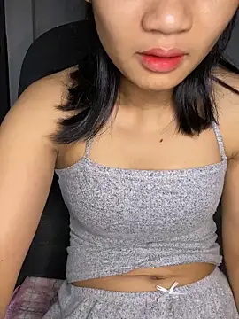 -Lilyn- online show from April 23, 2026, 4:08 pm