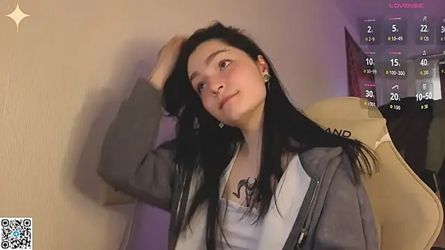 Snapshot of Luna_Moon13 chatting on April 15, 2026, 1:00 am Luna Moon13 online show from April 15, 2026, 1:00 am