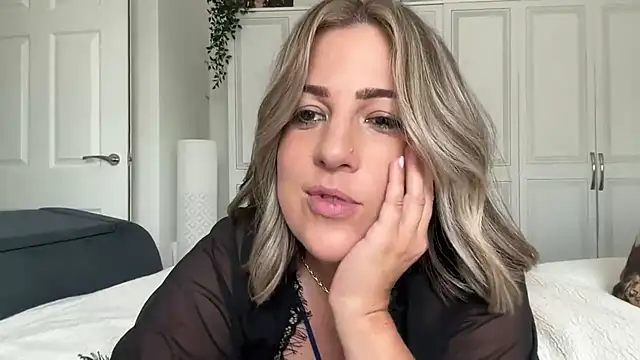 Snapshot of annabellewarick chatting on May 21, 2026, 1:52 pm annabellewarick online show from May 21, 2026, 1:52 pm