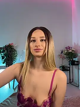 ScarletFlameee online show from May 10, 2026, 5:55 am