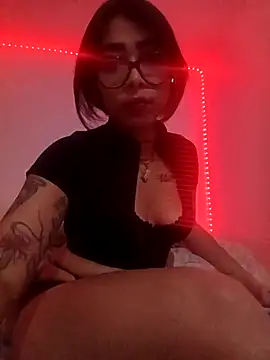 Elizabethvelvet online show from April 24, 2026, 1:18 am