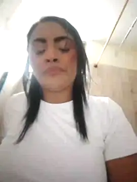 EstrellaSmmith online show from May 14, 2026, 9:01 pm