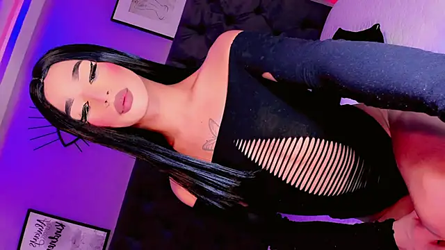 IssabellaIzzy online show from May 10, 2026, 1:04 pm