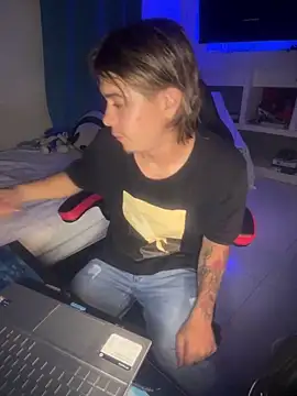 AngelLatinBoy online show from April 12, 2026, 3:43 am