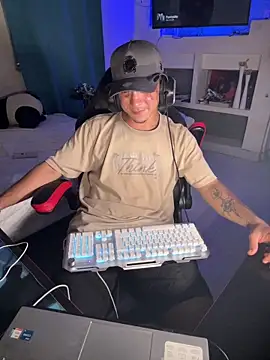 AngelLatinBoy online show from April 8, 2026, 2:35 am
