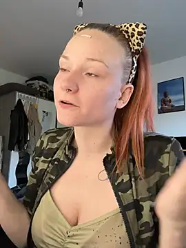 Fiebie licious  online show from April 15, 2026, 4:51 am