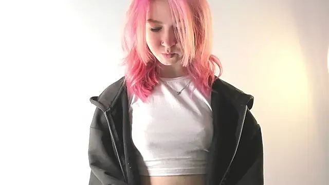 August female online show from April 22, 2026, 10:22 am