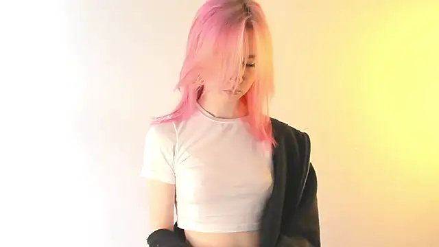 August female online show from April 23, 2026, 12:00 pm