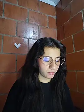Amanda x1 online show from May 27, 2026, 7:43 pm