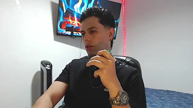 JUAN CAMILOXXX online show from April 24, 2026, 4:58 am