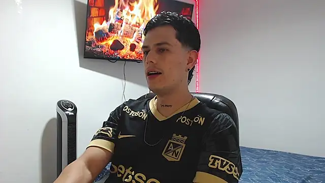 JUAN CAMILOXXX online show from April 21, 2026, 3:57 am