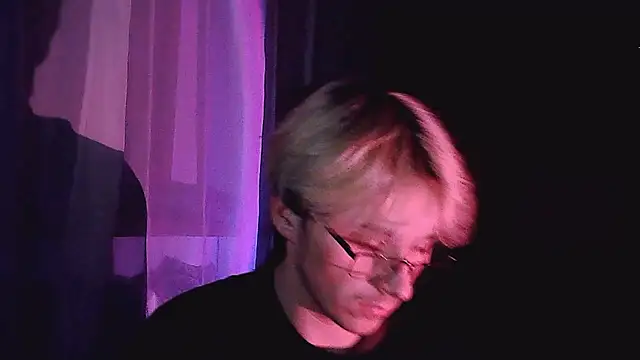 frill1 online show from March 18, 2026, 11:05 pm