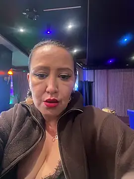 Shylyy25 online show from May 15, 2026, 4:27 pm