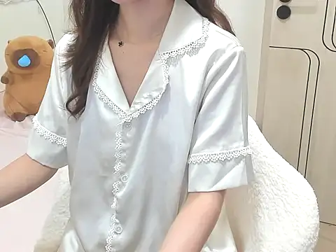 Camiilia online show from June 11, 2026, 3:47 am