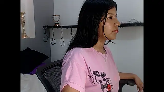 Snapshot of little_caramel18 chatting on March 9, 2026, 5:44 am little caramel18 online show from March 9, 2026, 5:44 am