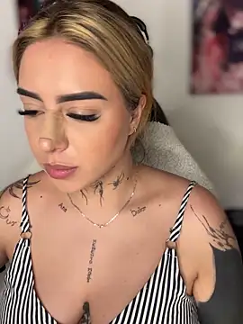 CarolQueen1  online show from April 4, 2026, 1:50 pm