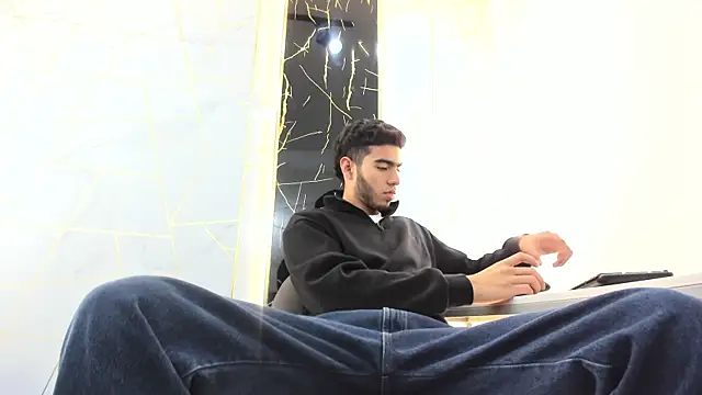 Valentin Lux online show from March 25, 2026, 3:17 am