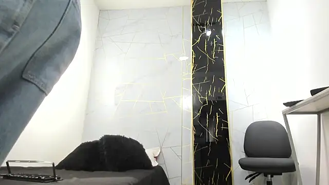 Valentin Lux online show from April 7, 2026, 3:30 am