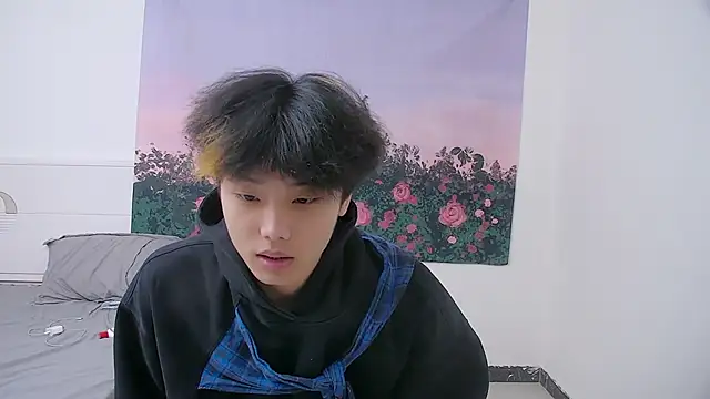 icecream-002 online show from April 9, 2026, 11:27 am