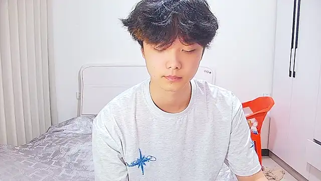 icecream-002 online show from June 15, 2026, 2:17 pm