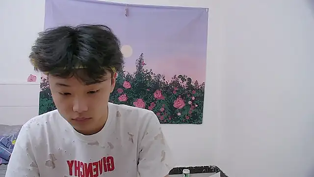 icecream-002 online show from April 19, 2026, 11:44 am