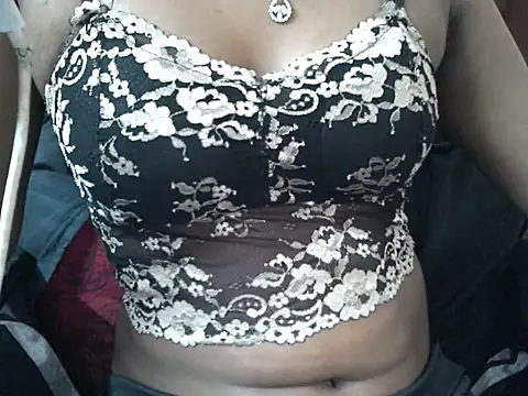 Couplehot00 online show from August 4, 2026, 7:18 pm