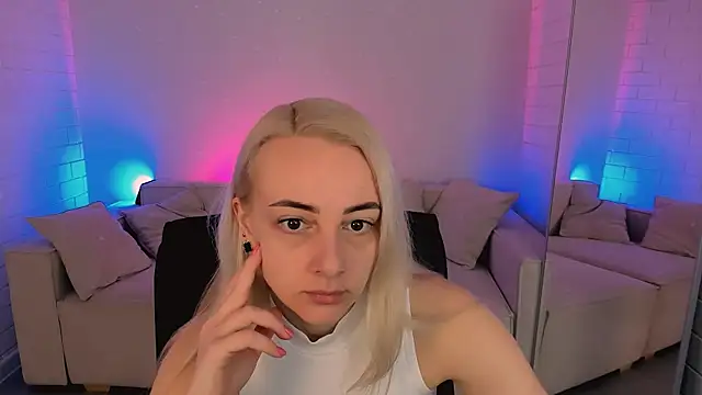 CarolMoor online show from March 23, 2026, 9:09 am