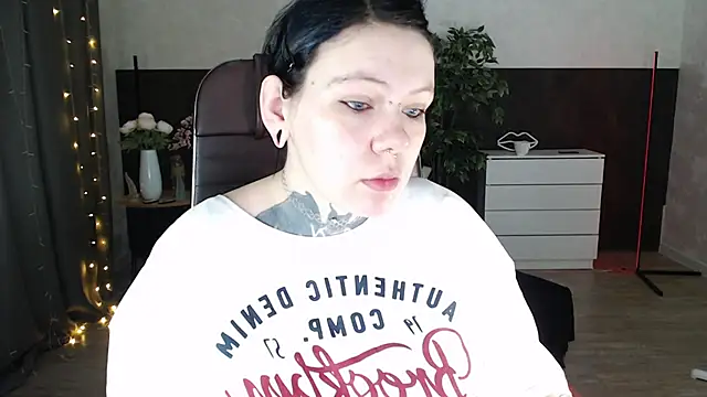 Qwerty Anna Lbo online show from March 14, 2026, 2:23 pm