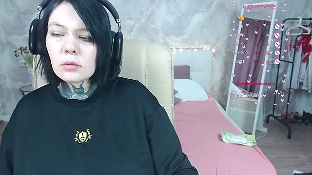 Qwerty Anna Lbo online show from March 15, 2026, 3:02 am