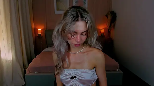 LuluAlis online show from June 10, 2026, 2:07 pm