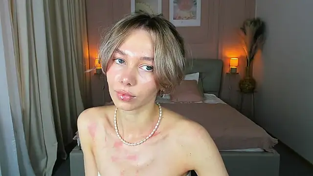 LuluAlis online show from March 18, 2026, 1:57 pm