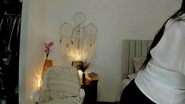 oliviialover online show from July 29, 2026, 7:51 am