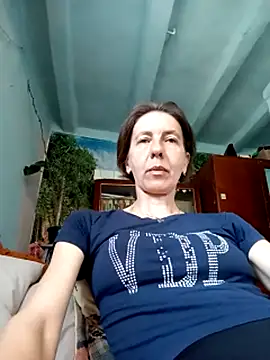 Snapshot of Tania9876 chatting on May 6, 2026, 9:35 am Tania9876 online show from May 6, 2026, 9:35 am