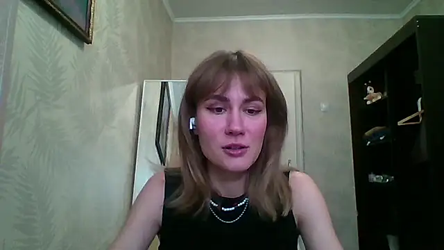 ElenoreHolguin online show from April 23, 2026, 7:59 am