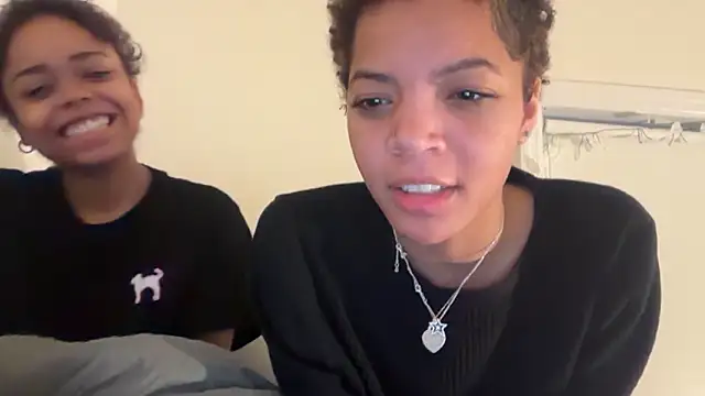 Snapshot of redbonequee chatting on March 16, 2026, 3:58 am redbonequee online show from March 16, 2026, 3:58 am