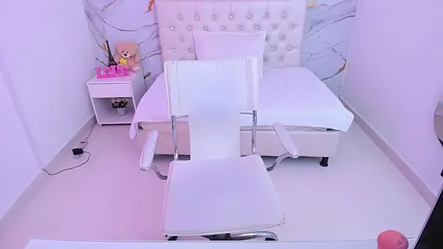 Sofia echeverri online show from May 20, 2026, 11:51 am