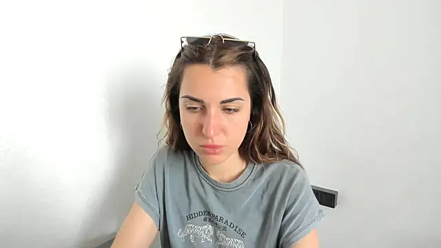 summmmersky1 online show from April 24, 2026, 2:52 pm