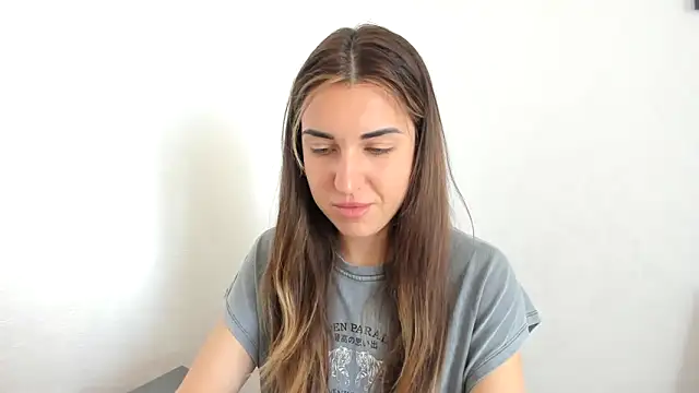 summmmersky1 online show from April 27, 2026, 8:01 am