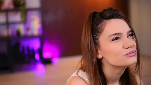 Lena Laurent online show from March 28, 2026, 10:16 am