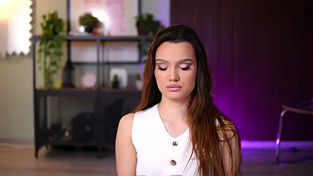 Lena Laurent online show from March 13, 2026, 10:20 am