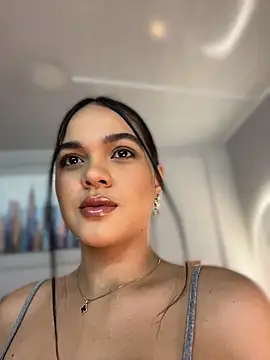 Bella-Ferrer online show from April 29, 2026, 6:25 pm