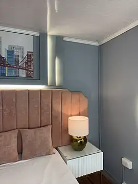 Bella-Ferrer online show from April 1, 2026, 6:27 pm