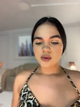 Bella-Ferrer online show from April 15, 2026, 7:51 pm