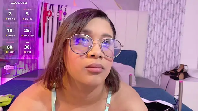 LorenaDuval online show from May 17, 2026, 2:39 pm